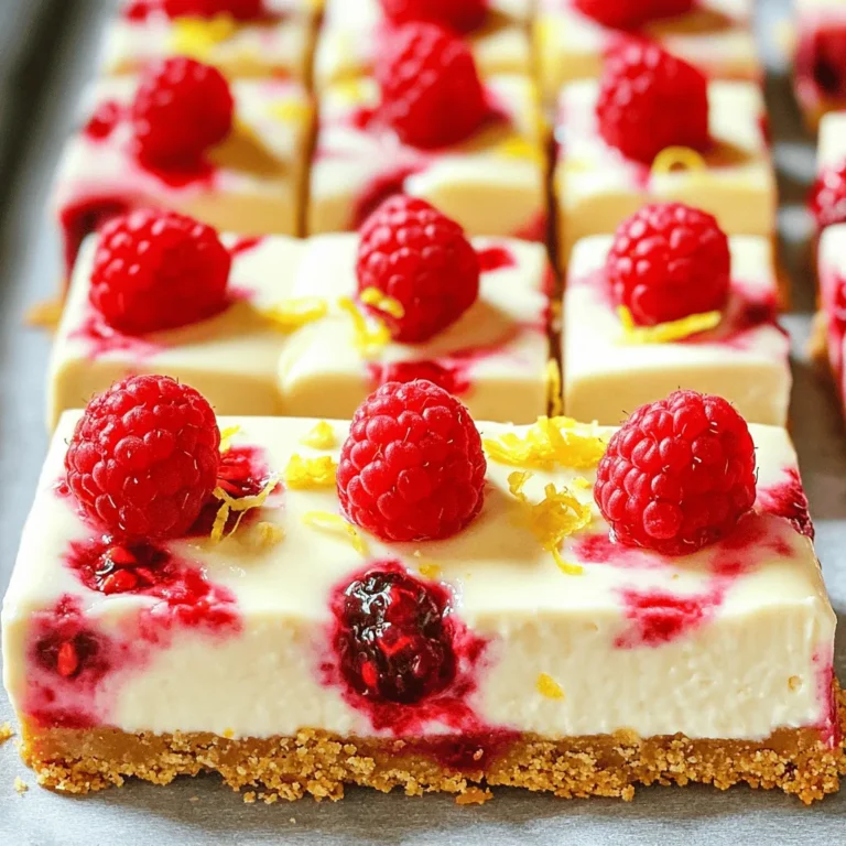 Für die Zubereitung der Himbeer-Zitronen-Käsekuchen-Riegel benötigst du frische und einfache Zutaten. Hier sind die Zutaten für den Boden und die Käsekuchenfüllung: - 1 ½ Tassen Graham-Cracker-Brösel - ½ Tasse ungesalzene Butter, geschmolzen - ¼ Tasse Kristallzucker - 1 Teelöffel Vanilleextrakt - 450 g weicher Frischkäse - 150 g Kristallzucker - 2 große Eier - 2 Esslöffel Mehl - Schale von 1 Zitrone - 60 ml frisch gepresster Zitronensaft - 1 Tasse frische Himbeeren (und einige zum Garnieren) Mit diesen frischen Zutaten wirst du die besten Riegel zaubern. Die Kombination von Himbeeren und Zitrone sorgt für einen tollen Geschmack. Die süße Füllung passt perfekt zum knusprigen Boden. Wenn du bereit bist, die Riegel zu machen, kannst du die vollständige Anleitung im Full Recipe finden. - Heizen Sie den Ofen auf 163 °C vor. - Legen Sie eine 20x20 cm Backform mit Backpapier aus. Lassen Sie die Enden über den Rand hinausragen. So können Sie die Riegel später leicht herausnehmen. - Mischen Sie in einer mittelgroßen Schüssel die Graham-Cracker-Brösel, die geschmolzene Butter, den Zucker und den Vanilleextrakt. - Rühren Sie gut um, bis alles gleichmäßig vermischt ist. - Drücken Sie die Mischung mit einem Messbecher in die Backform. Machen Sie eine gleichmäßige Schicht. - Backen Sie den Boden für 10 Minuten. Lassen Sie ihn anschließend kurz abkühlen. - In einer großen Schüssel schlagen Sie den weichen Frischkäse mit dem Kristallzucker. Mischen Sie, bis die Mischung glatt und cremig ist. - Fügen Sie die Eier nacheinander hinzu und mischen Sie gut nach jeder Zugabe. - Mischen Sie das Mehl, den Vanilleextrakt, die Zitronenschale und den Zitronensaft hinzu. Rühren Sie, bis alles gerade vermischt ist. - Heben Sie die Himbeeren vorsichtig unter die Füllung. Achten Sie darauf, sie nicht zu zerdrücken. - Gießen Sie die Käsekuchenfüllung gleichmäßig über den abgekühlten Boden. Verteilen Sie sie mit einem Spatel. - Backen Sie die Käsekuchenriegel für 30-35 Minuten. Die Ränder sollten fest sein, aber die Mitte darf noch leicht wackeln. - Lassen Sie die Riegel bei Raumtemperatur etwa eine Stunde abkühlen. Stellen Sie sie dann für mindestens 3 Stunden in den Kühlschrank, bis sie fest sind. - Ziehen Sie die Riegel mit dem Backpapier aus der Form. Schneiden Sie sie in Quadrate. Um die beste Konsistenz zu erreichen, ist die Mischung wichtig. Beginnen Sie mit weichem Frischkäse. Dadurch wird die Füllung glatt. Mixen Sie ihn mit Zucker, bis er cremig ist. Achten Sie darauf, die Eier einzeln hinzuzufügen. Vermischen Sie alles gut, aber übertreiben Sie es nicht. Zu viel Rühren kann die Füllung luftig machen. Die Temperatur der Zutaten spielt eine große Rolle. Verwenden Sie alle Zutaten bei Zimmertemperatur. Kalte Zutaten können Klumpen bilden. Das möchten Sie nicht. Lassen Sie die Eier und den Frischkäse vor der Zubereitung etwas stehen. Um Himbeeren richtig einzuarbeiten, waschen Sie sie vorsichtig. Trocknen Sie sie gut ab. Fügen Sie die Himbeeren in die Füllung kurz vor dem Backen hinzu. So bleiben sie ganz. Wenn Sie sie zu früh hinzufügen, zerdrücken sie sich. Das ergibt matschige Riegel, was wir vermeiden wollen. Eine einfache Methode, um matschige Riegel zu vermeiden, ist, die Himbeeren leicht mit Mehl zu bestäuben. Das hilft, überschüssige Feuchtigkeit aufzusaugen. So bleibt die Füllung fest und lecker. Für die Präsentation richten Sie die Riegel auf einem schönen Teller an. Schneiden Sie die Riegel gleichmäßig, um sie ansprechend zu machen. Garnieren Sie sie mit frischen Minzblättern. Das sieht toll aus und gibt einen frischen Geschmack. Zusätzlich können Sie die Riegel mit Puderzucker bestäuben. Das sorgt für einen hübschen Look. Servieren Sie die Riegel kalt. So schmecken sie am besten. Probieren Sie es aus und erleben Sie den Genuss! {{image_4}} Eine großartige Möglichkeit, diese Riegel anzupassen, ist die Wahl der Früchte. Himbeeren sind frisch und lecker, aber du kannst auch andere Früchte verwenden. - Erdbeer-Zitronen-Käsekuchenriegel: Verwende frische Erdbeeren statt Himbeeren. Die Erdbeeren bringen eine süße Note und passen gut zur Zitronenfrische. Schneide die Erdbeeren in kleine Stücke, damit sie gleichmäßig in der Füllung verteilt sind. - Blaubeeren statt Himbeeren: Blaubeeren sind eine weitere köstliche Option. Ihr süßer Geschmack ergänzt die Zitrone perfekt. Du kannst frische oder gefrorene Blaubeeren verwenden. Achte darauf, sie vorsichtig unterzuheben, um sie nicht zu zerdrücken. Wenn du auf Gluten verzichten möchtest, gibt es einfache Alternativen. - Alternativen für Graham-Cracker: Du kannst zerbröselte glutenfreie Kekse oder Haferflocken verwenden. Diese sorgen für einen ähnlichen Geschmack und eine gute Textur. Achte darauf, dass sie glutenfrei sind. - Verwendung von glutenfreien Mehlen: Statt normalem Mehl kannst du Mandelmehl oder Kokosmehl verwenden. Diese Mehle bringen einen neuen Geschmack und eine tolle Konsistenz in die Füllung. Stelle sicher, dass du die richtige Menge an Mehl verwendest, um die Textur nicht zu verändern. Mit diesen Variationen kannst du deine Raspberry Lemon Cheesecake Bars ganz nach deinem Geschmack gestalten. Du findest das vollständige Rezept im Abschnitt „Full Recipe“. Um die Himbeer-Zitronen-Käsekuchen-Riegel frisch zu halten, lagere sie im Kühlschrank. Die ideale Lagertemperatur liegt bei etwa 4 °C. Verwende einen luftdichten Behälter, um die Riegel vor Gerüchen zu schützen. So bleiben sie länger lecker und frisch. Im Kühlschrank sind die Riegel bis zu einer Woche haltbar. Achte darauf, sie gut abzudecken, damit sie nicht austrocknen. Vor dem Servieren ist es wichtig, die Riegel gut zu kühlen. Ich empfehle, sie mindestens drei Stunden im Kühlschrank zu lassen. So werden sie fest und die Aromen können sich entfalten. Du kannst die Riegel auch einfrieren, wenn du sie länger aufbewahren möchtest. Packe sie in einen luftdichten Behälter oder wickele sie in Frischhaltefolie. Im Gefrierfach halten sie bis zu drei Monate. Vor dem Servieren einfach über Nacht im Kühlschrank auftauen lassen. So bleiben sie frisch und schmackhaft. Die Riegel bleiben frisch für etwa 4 bis 5 Tage im Kühlschrank. Sie sollten in einem luftdichten Behälter gelagert werden. So bleiben sie weich und lecker. Ich empfehle, die Riegel einzeln zu verpacken, wenn Sie einige für später aufbewahren möchten. So bleibt der Geschmack erhalten. Ja, Sie können die Riegel einfrieren. Hier ist eine Schritt-für-Schritt-Anleitung: 1. Lassen Sie die Riegel vollständig abkühlen. 2. Schneiden Sie sie in Quadrate. 3. Wickeln Sie jedes Stück in Frischhaltefolie. 4. Legen Sie die verpackten Riegel in einen Gefrierbeutel. 5. Beschriften Sie den Beutel mit dem Datum. Die Riegel halten sich bis zu 2 Monate im Gefrierfach. Zum Auftauen einfach über Nacht im Kühlschrank lassen. Wenn der Käsekuchen nicht fest wird, gibt es einige mögliche Ursachen: - Zu viel Flüssigkeit: Achten Sie darauf, den Zitronensaft genau zu messen. - Nicht genug Backzeit: Überprüfen Sie den Käsekuchen, wenn die Ränder fest sind und die Mitte leicht wackelt. - Temperatur der Zutaten: Alle Zutaten sollten Zimmertemperatur haben. Wenn die Riegel nicht fest sind, lassen Sie sie länger im Kühlschrank. Sie müssen vollständig auskühlen, um fest zu werden. Um den Geschmack der Riegel anzupassen, probieren Sie diese Tipps: - Süße erhöhen: Fügen Sie mehr Zucker hinzu, wenn Sie es süßer mögen. - Säure anpassen: Verwenden Sie mehr oder weniger Zitronensaft, je nach Geschmack. - Früchte ändern: Statt Himbeeren können Sie Erdbeeren oder Blaubeeren verwenden. Diese Anpassungen machen das Rezept flexibel. Viel Spaß beim Experimentieren! Dieser Käsekuchen ist einfach zuzubereiten und köstlich. Wir haben die Zutaten für den Boden und die Füllung behandelt. Zudem gab es eine klare Anleitung für die Zubereitung und wertvolle Tipps für perfekte Riegel. Denk daran, die Himbeeren richtig einzuarbeiten und achte auf die Lagerung. Diese Tipps helfen dir, weitere Variationen auszuprobieren. Stell sicher, dass du die Riegel vor dem Servieren kühl lagerst. Viel Spaß beim Backen und Genießen!